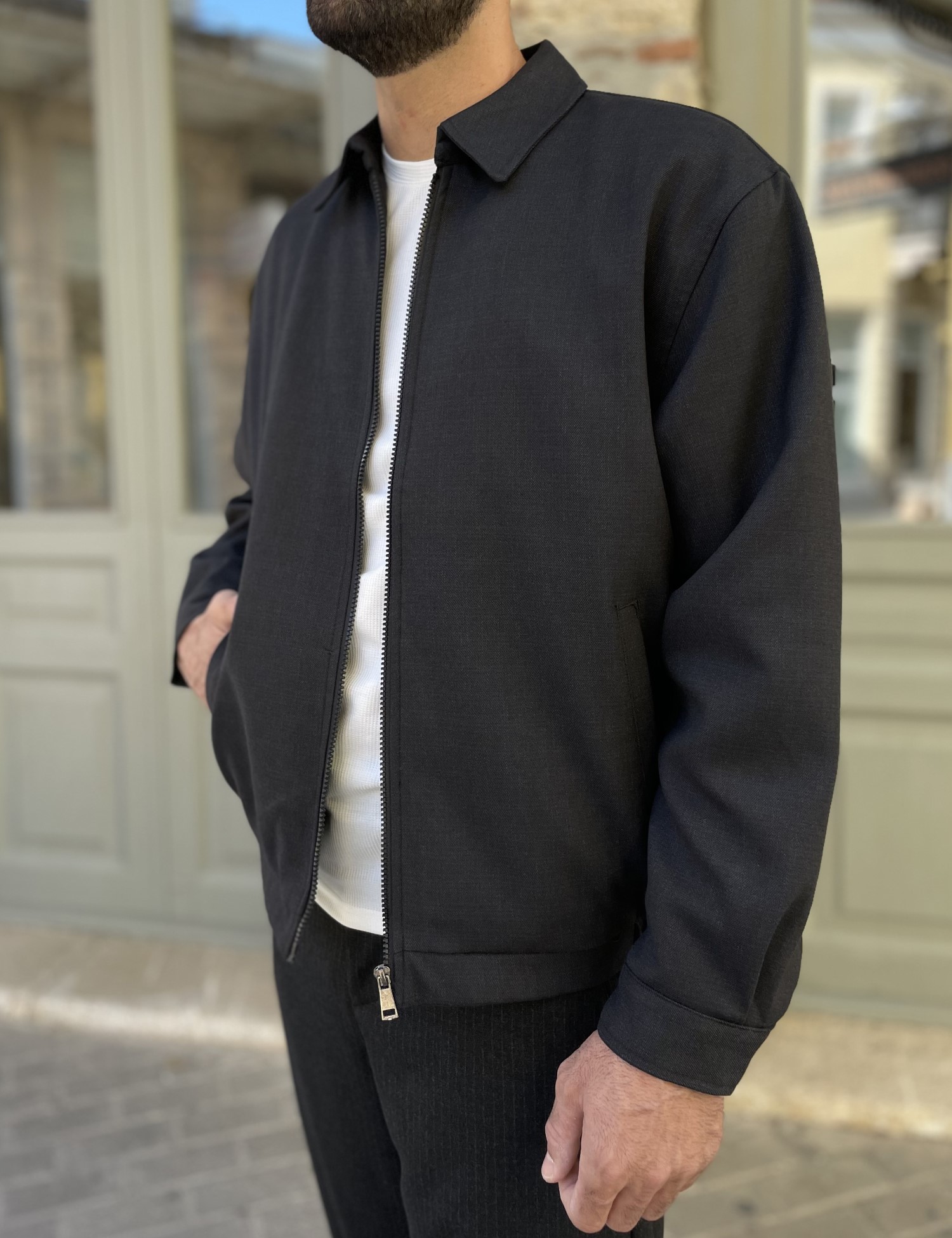 Ανδρικό μαύρο μπουφάν με γιακά 4516 φωτογραφία